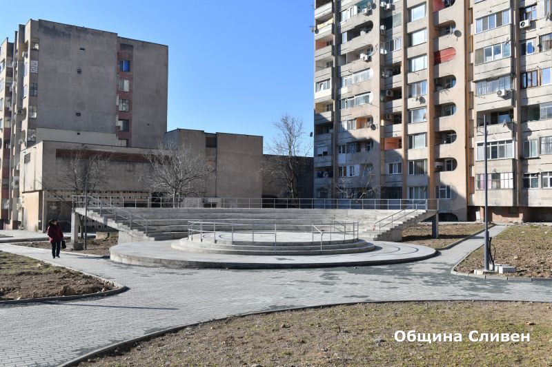 Благоустрояването на междублокови пространства в квартал „Дружба“ е в заключителен етап