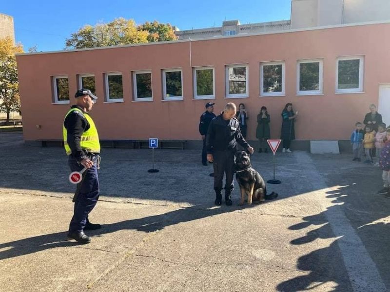 Открит урок на инспектори от РУ-Сливен в детска градина „Детелина”