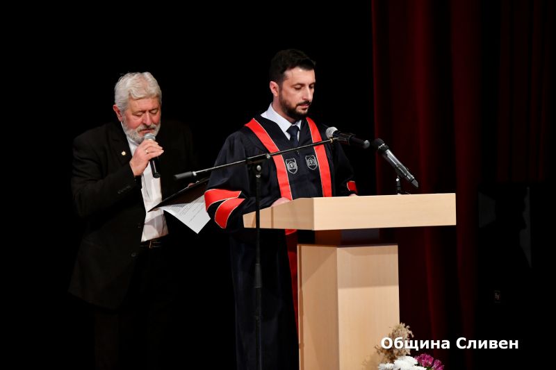 Сливенският филиал към МУ – Варна изпрати шестия си випуск медицински сестри и акушерки