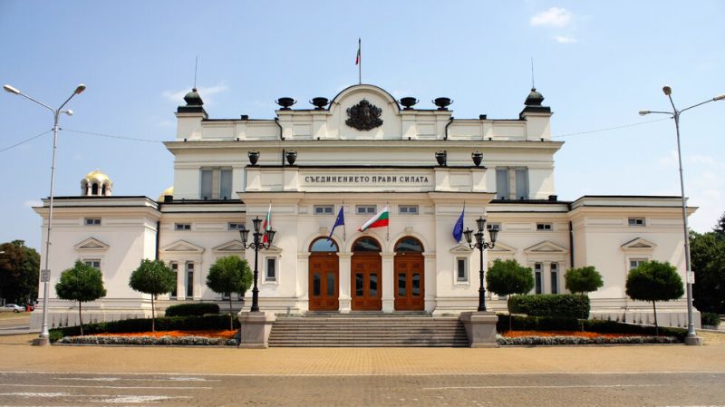 Депутатите гласуваха зеленият сертификат да стане задължителен за достъп до Народното събрание