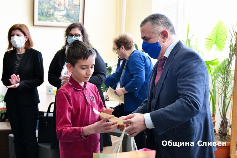 Стефан Радев: Традициите са богатство, но е важен и погледът към бъдещето, развитието и растежа