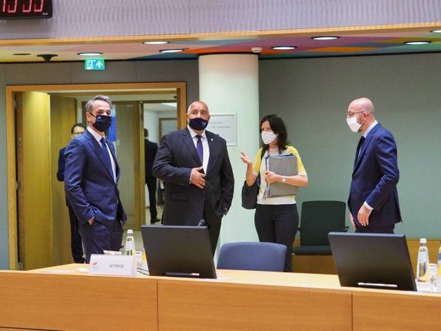 Бойко Борисов и началникът на кабинета му нямат COVID-19