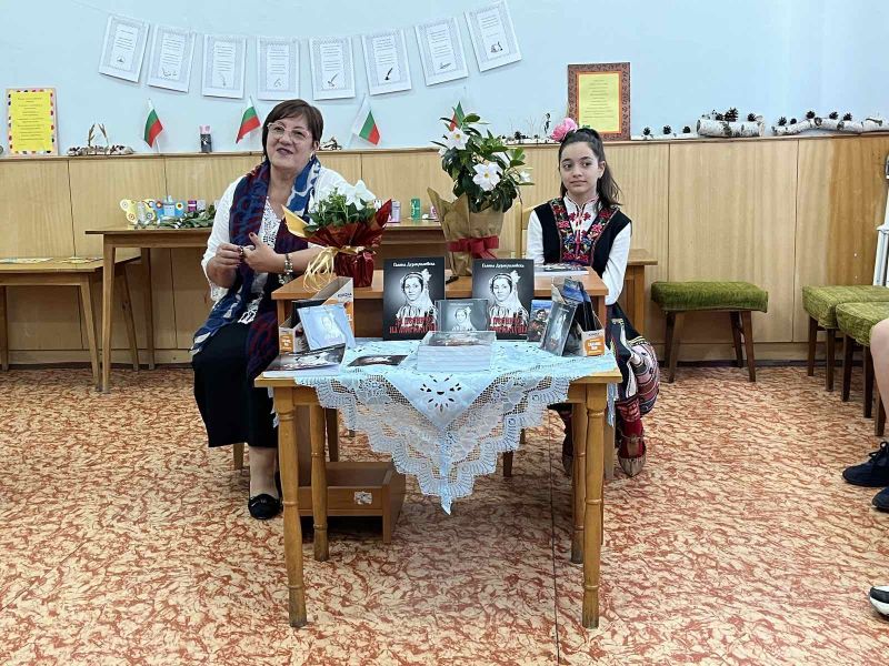 Галина Дурмушлийска представи книгата си „За песните на моята душа“ пред котленска публика
