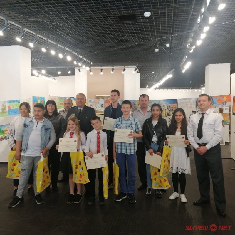 Връчиха наградите в конкурса за детска рисунка „С очите си видях бедата”
