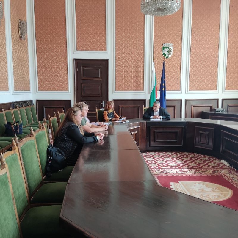 Граждани поставиха в приемния ден на кмета Стефан Радев въпроси от различно естество