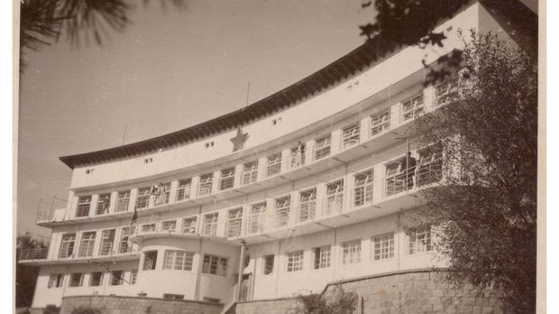 Санаториумът е построен през 1932-1935 като инвестиция на доктор Любомир Хаджииванов. След 9-ти септември е национализирана