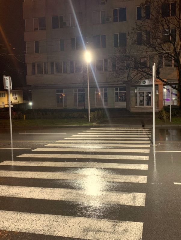Монтажът на осветление на пешеходните пътеки в Сливен продължава и през 2023 година
