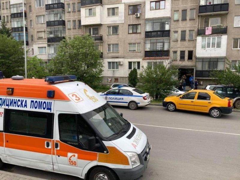 Жертвите в Казанлък са наемател и хазяин, ръгали се взаимно с ножове
