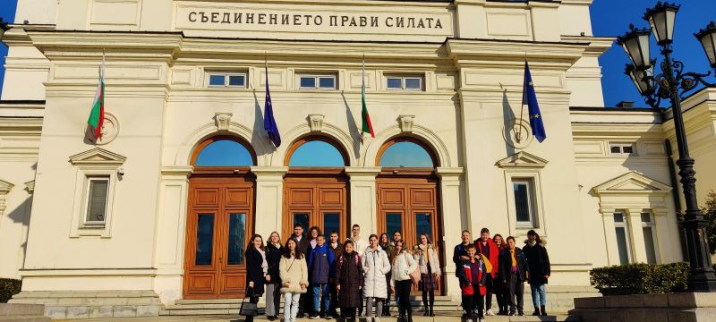 Ученици от СУ “Константин Константинов” в Сливен почетоха 53 години от смъртта на своя патрон