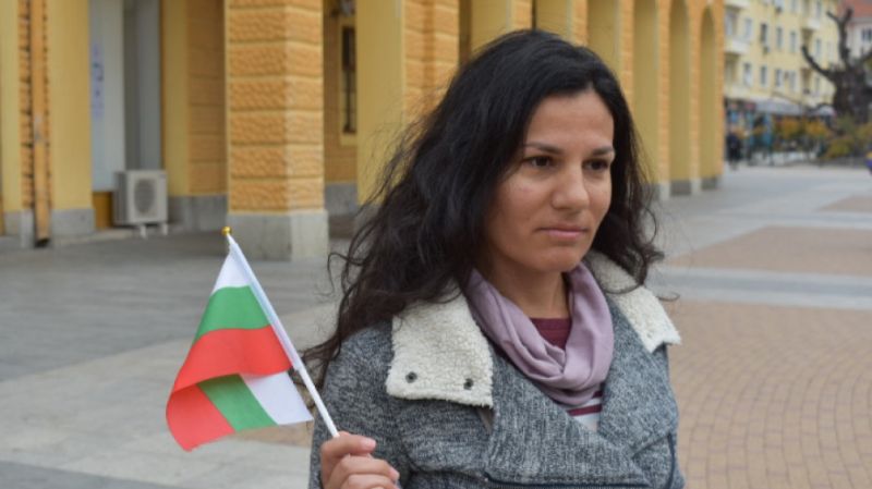 Протест на родители и учители срещу тестовете в училище в Сливен