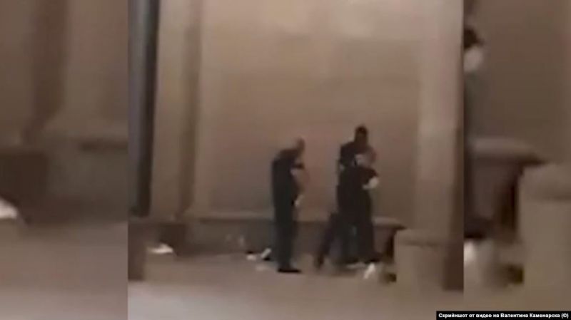 Четирима полицаи ще бъдат наказани заради насилие над протестиращи