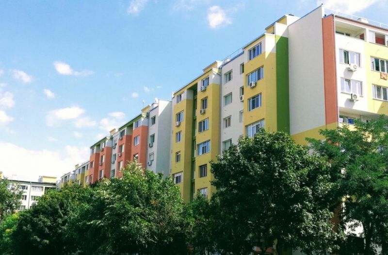 Кой ще има право на пари за саниране от новата програма