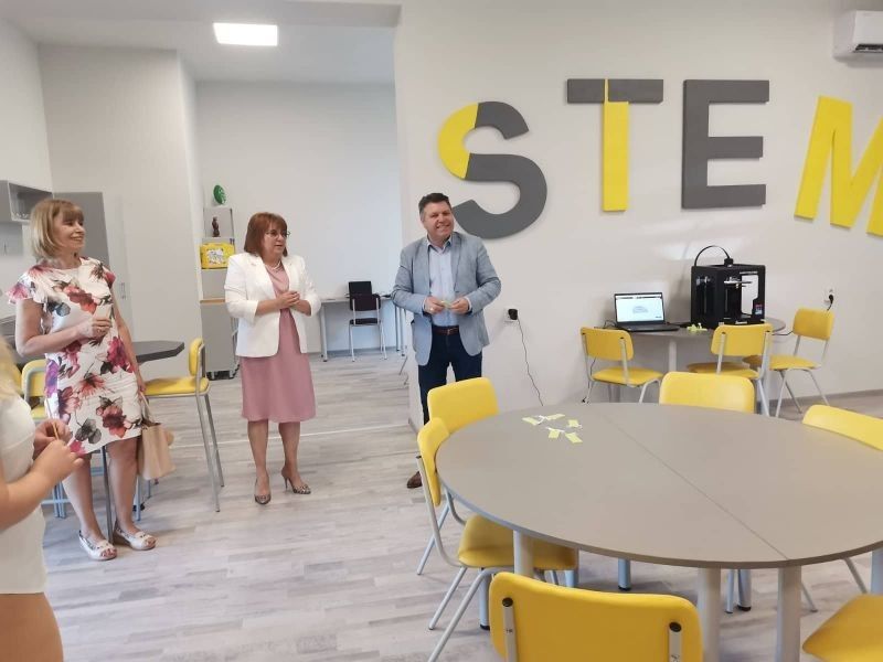 Нов STEM център отвори врати в ПГЕЕ „Мария Склодовска-Кюри“ в Сливен