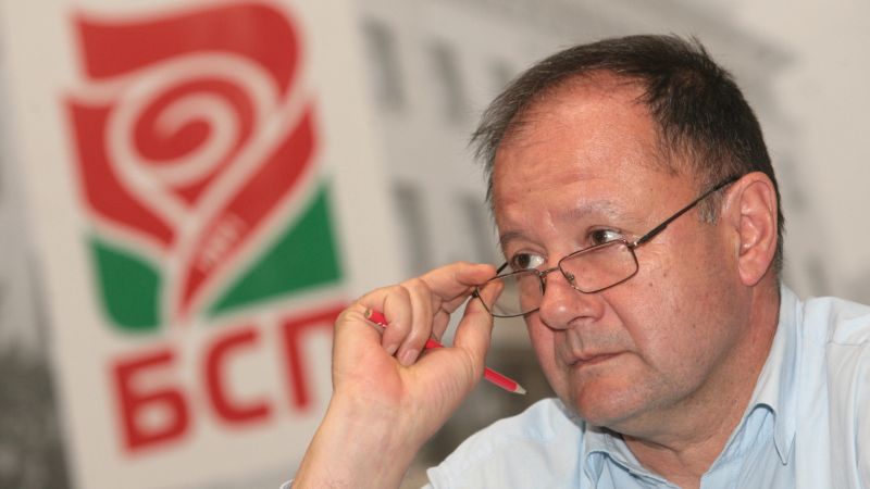 Михаил Миков оттегля членството си от БСП, след като Нинова остана лидер