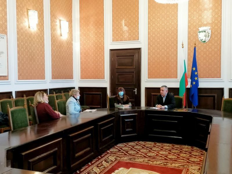 Граждани потърсиха съдействие по различни въпроси в приемния ден на кмета Стефан Радев и неговите заместници