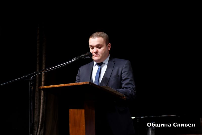 Кметът Стефан Радев поздравява абсолвентите от випуск`2022 на Инженерно-педагогически факултет и Колеж–Сливен към ТУ-София