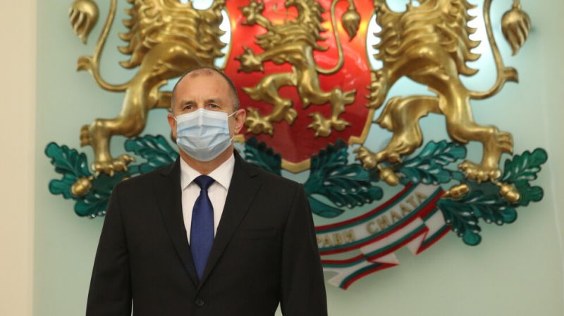 Румен Радев се самоизолира, главният му секретар е с COVID-19
