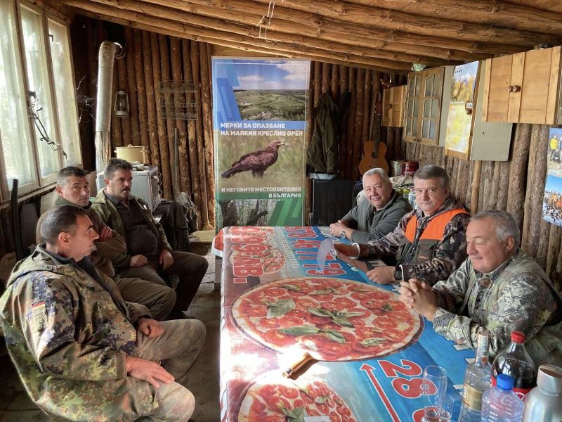 Ловци от Сливенска и Бургаска област се обучават да опазват защитените от закона птици