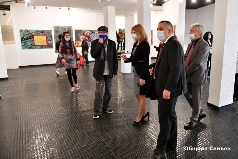 Кметът Стефан Радев откри Национална изложба по изобразително изкуство и връчи наградата „Сирак Скитник“
