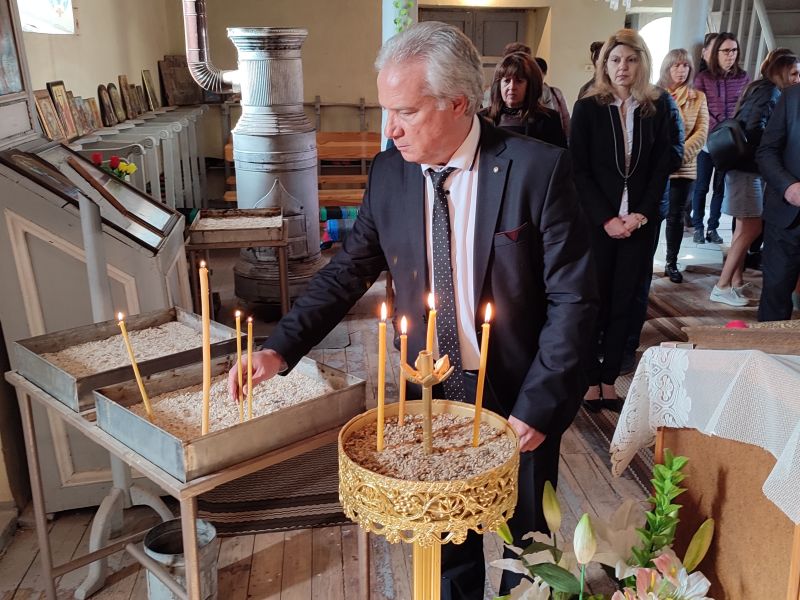ГЕРБ – Сливен дари икона на Св. Архангел Михаил на храма в село Гавраилово