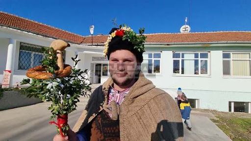 Над сто коледарски песни и благословииот Сливенския край са събрани в две книги
