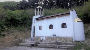 Туристи подновиха еко пътека към храм 'Св.Георги' край Сливен