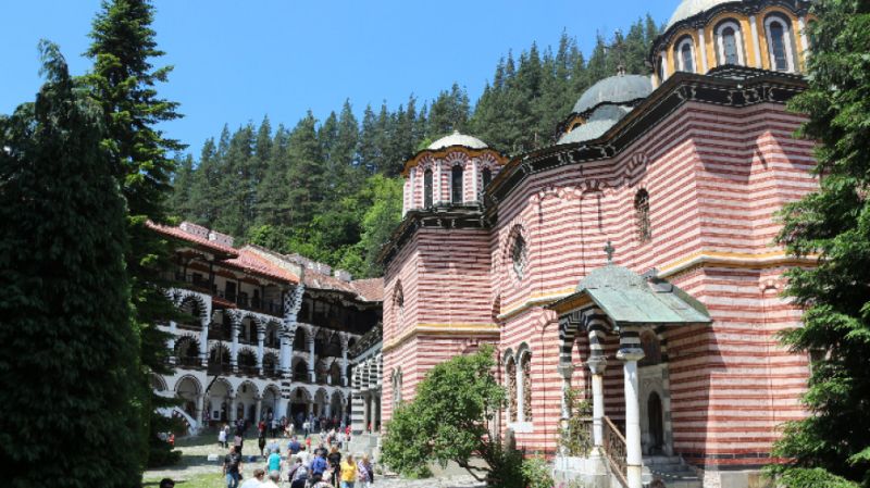 Правителството отпуска 600 000 лева за Рилския манастир