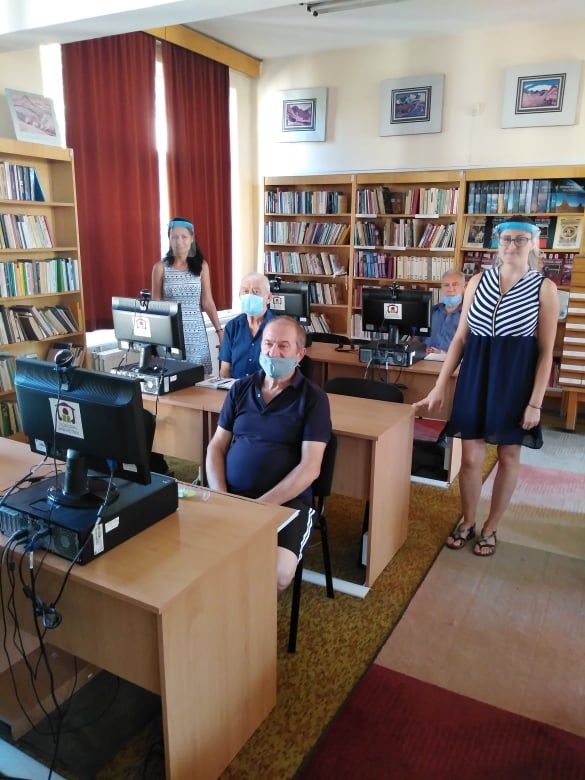 Безплатно обучение по компютърна грамотност и работа с мобилни устройства се  проведе в библиотека „Зора”