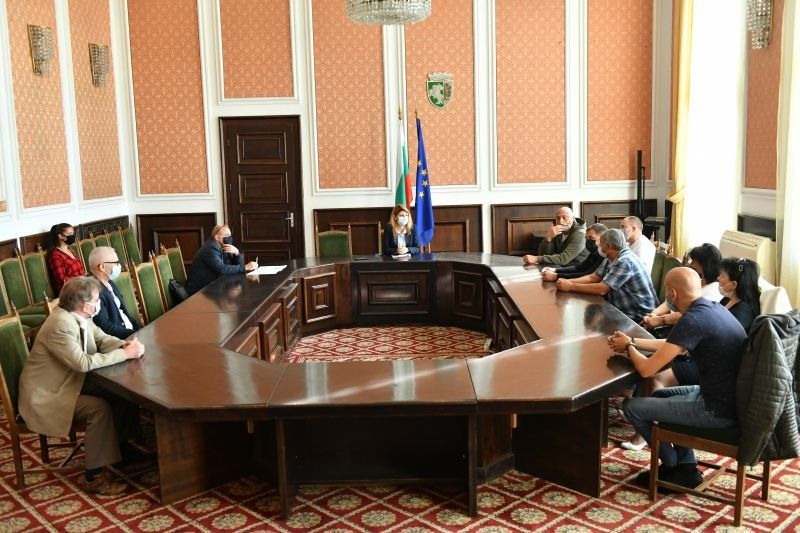 Затяга се контролът за носене на маски в градския и обществен транспорт в Сливен