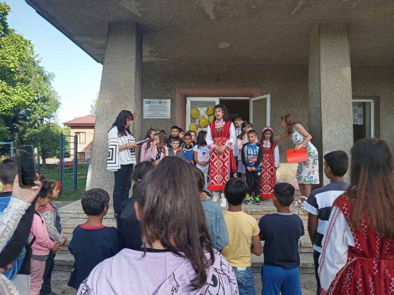 Първият звънец удари за 1704 ученици в училища от община Котел