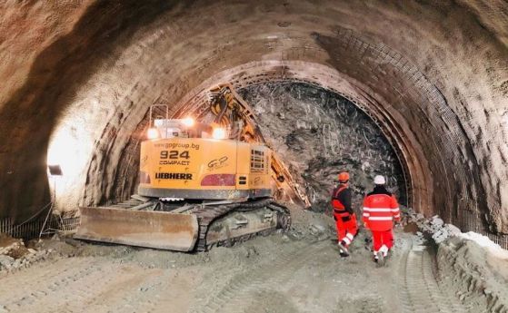 Срутване в тунел „Железница”, има затрупани работници