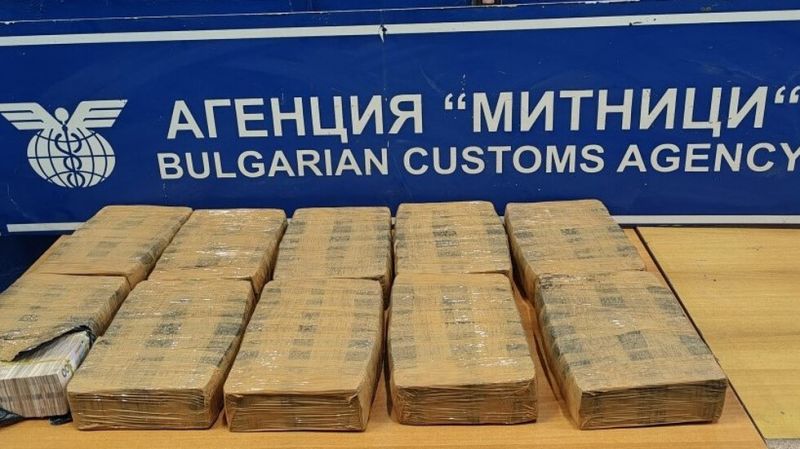 Хванаха украинска валута за близо 1 000 000 лева на ГКПП „Дунав мост“-Русе