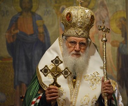 Църквата влиза в болниците заради COVID