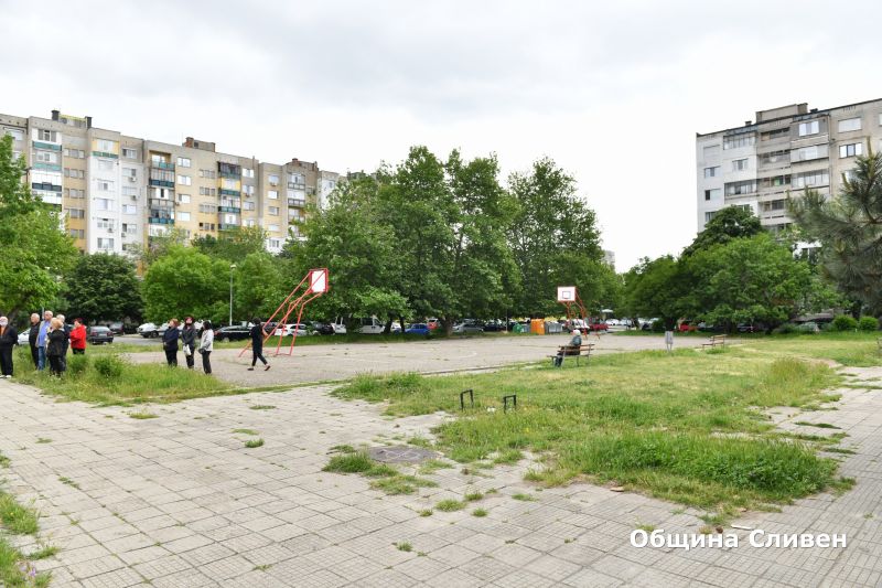 Започна благоустрояването около няколко жилищни блока в квартал „Дружба“