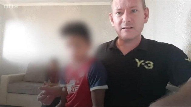 Ужасяващи видеа открити в компютъра на британския пастор от сливенската ромска махала Даниел Хъл. Сестра му сигнализирала БГ властите