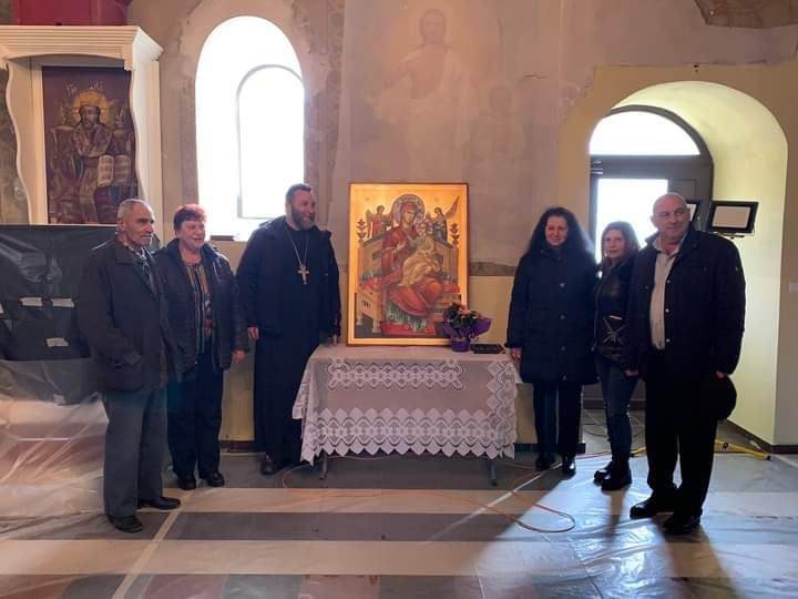 получиха дарение на Чудотворна икона “Пресвета Богородица и младенеца - Всецарица”