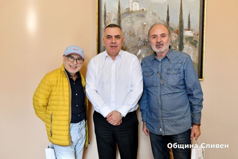 Митко Щерев и Илия Ангелов от „Диана експрес“ пред Стефан Радев: Впечатлени сме от младата публика и зала „Сливен“
