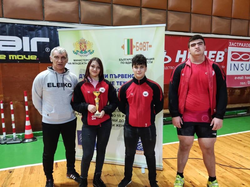 Сливенският тим по вдигане на тежести зае трета позиция в отборното класиране