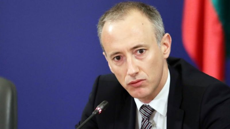 Вълчев: Обмисляме разредено присъствие на учениците от 8 до 12 клас
