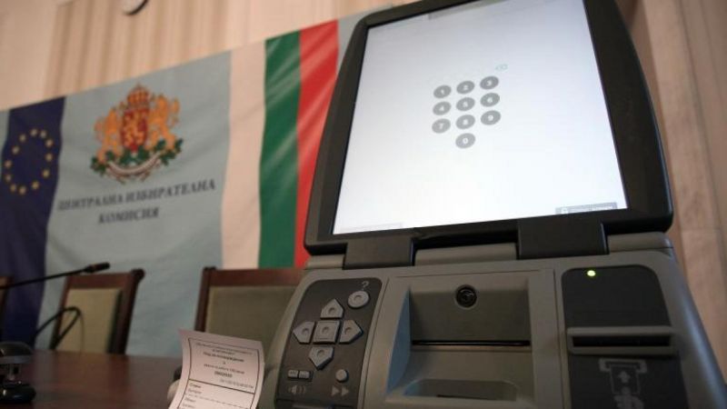 На 14 ноември гласуваме на една машина и с една смарт карта