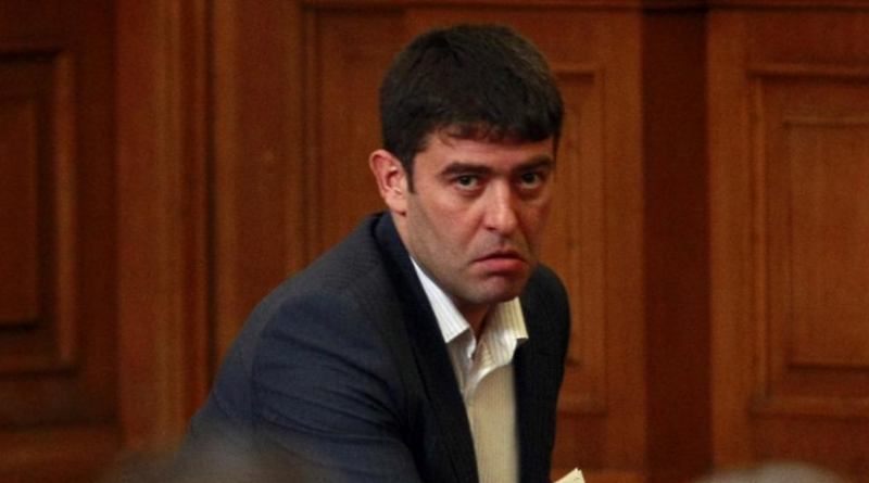 Бивш депутат даде ген. Мутафчийски на съд