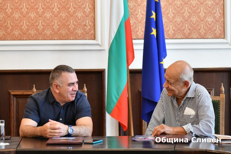 Кметът Стефан Радев и Георги Калайджиев сключиха договор за дарение на сдружение „Музиката вместо улицата“