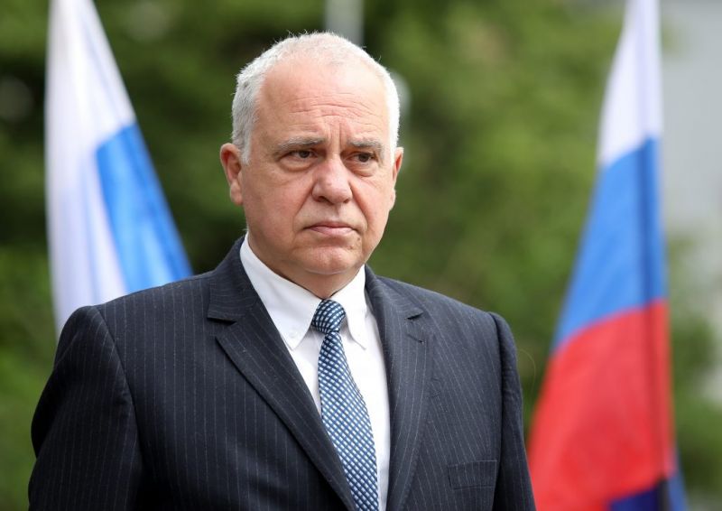 Посланик Атанас Кръстин