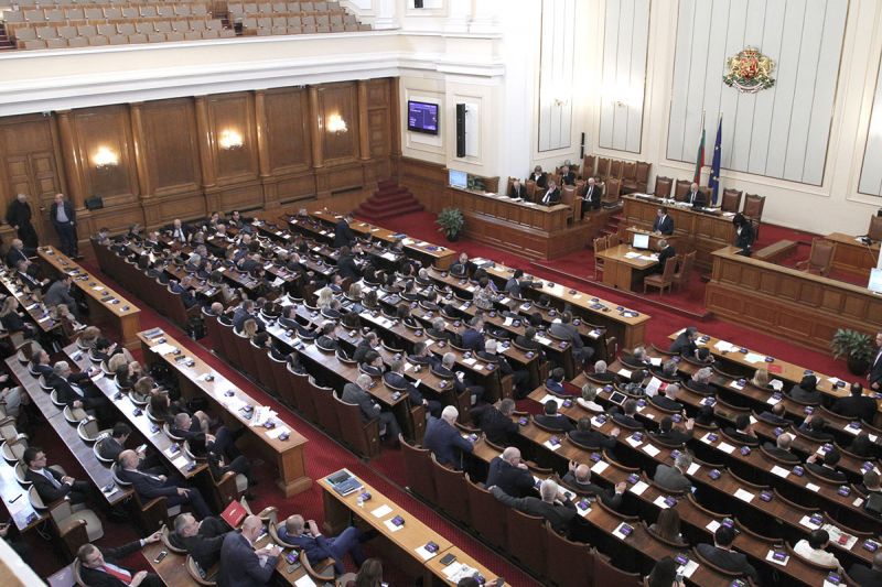 Застраховат депутатите за по 30 000 лева