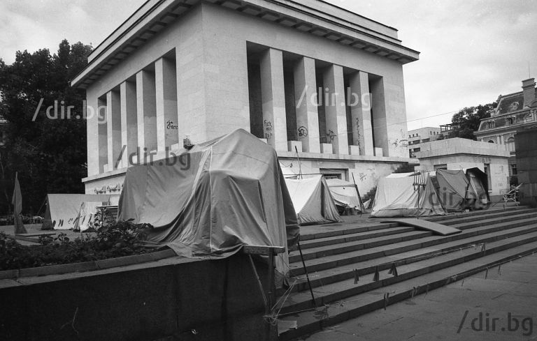 6 октомври 1993 г. Палатков лагер на БЗНС (Снимка: Иван ГРИГОРОВ)