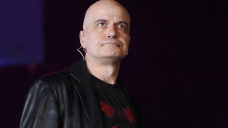 Слави Трифонов съди Кирил Петков