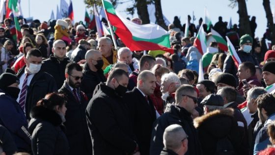 3 март 2020 г. Румен Радев е на Шипка, след като е определил забраната за честване като манипулация. Така стартираха антиковид настроенията у нас - от най-високо ниво.