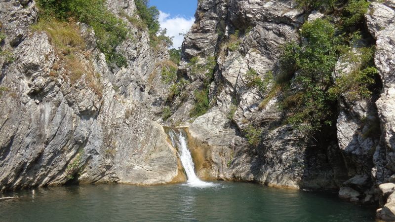 Водопад Сини вир