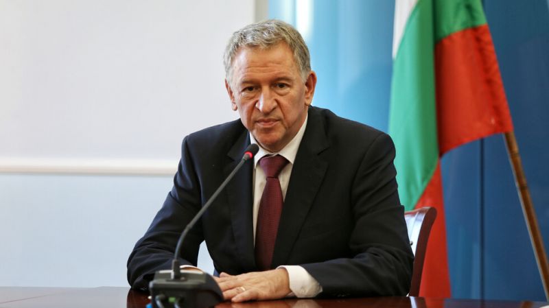 Без подписване на информирано съгласие преди ваксинация срещу COVID-19