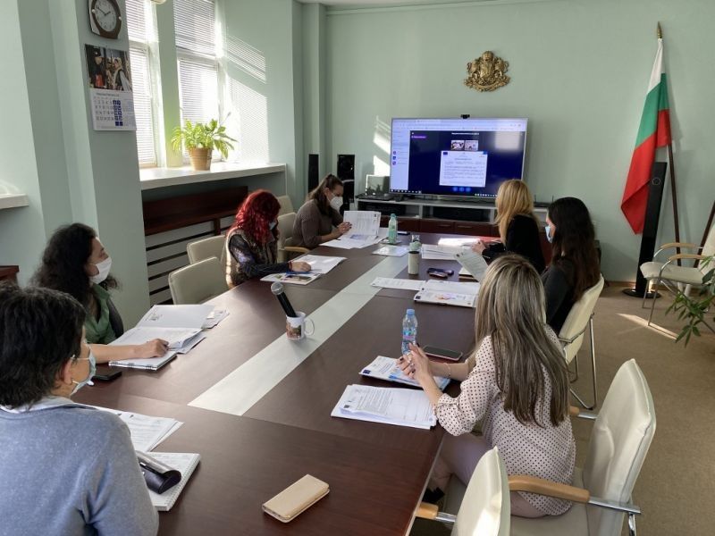 Служители участваха в обучение за подобряване на работната среда и услугите